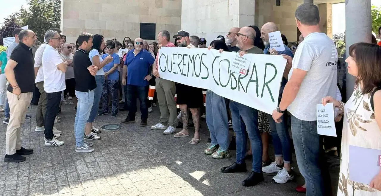 La alcaldesa de San Andr&eacute;s, durante el encuentro mantenido con los trabajadores.