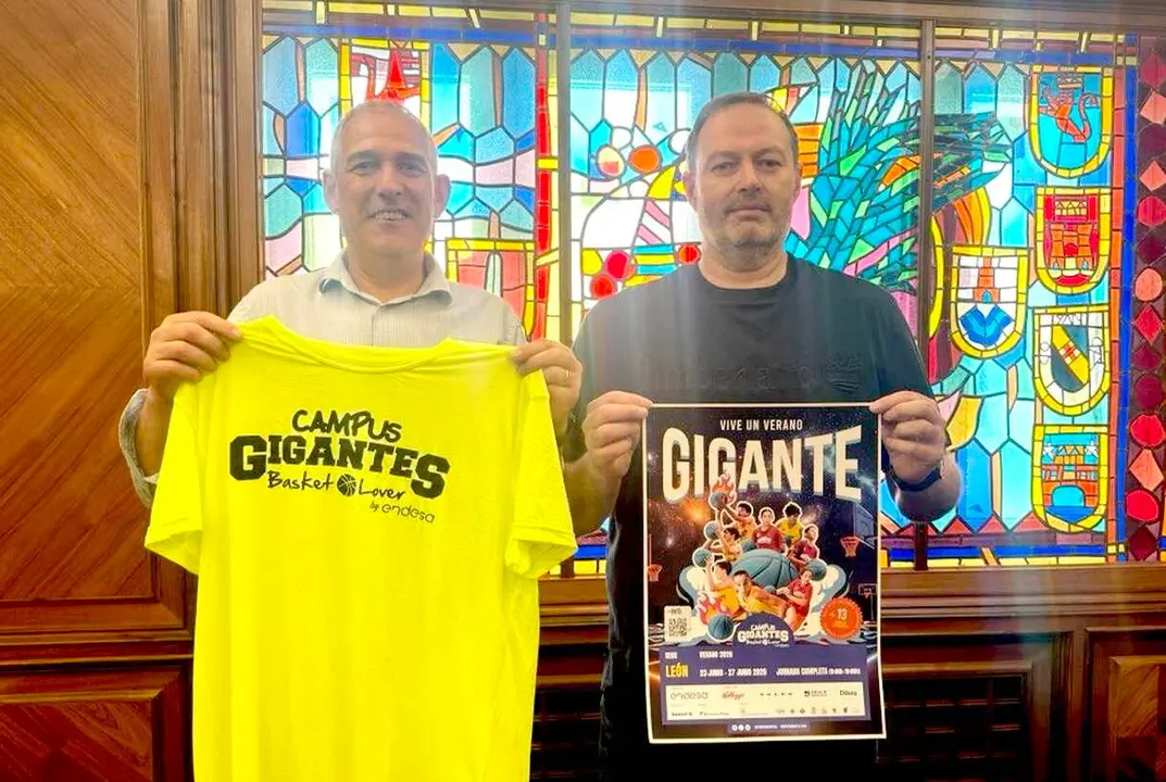 Un instante de la presentaci&oacute;n del Campus Gigantes Basket en el ayuntamiento de Le&oacute;n.