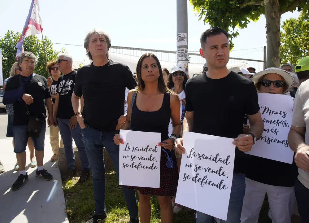 Concentraci&oacute;n &lsquo;T&uacute; decides, callar no cura&rsquo;, convocada por la plataforma OncoBierzo frente al hospital El Bierzo de Ponferrada