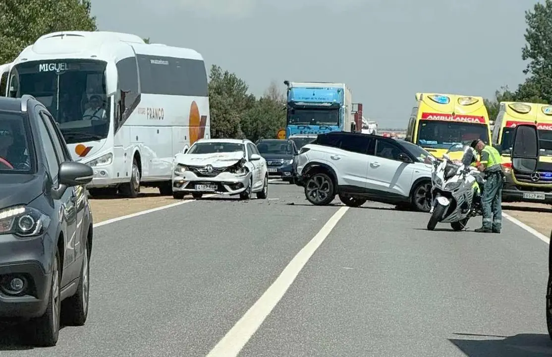 Imagen del accidente ocurrido en Villadangos del P&aacute;ramo este viernes. Foto: Heraldo de Le&oacute;n