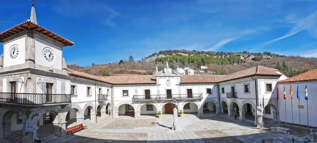 Imagen el consistorio de La Pola de Gord&oacute;n.