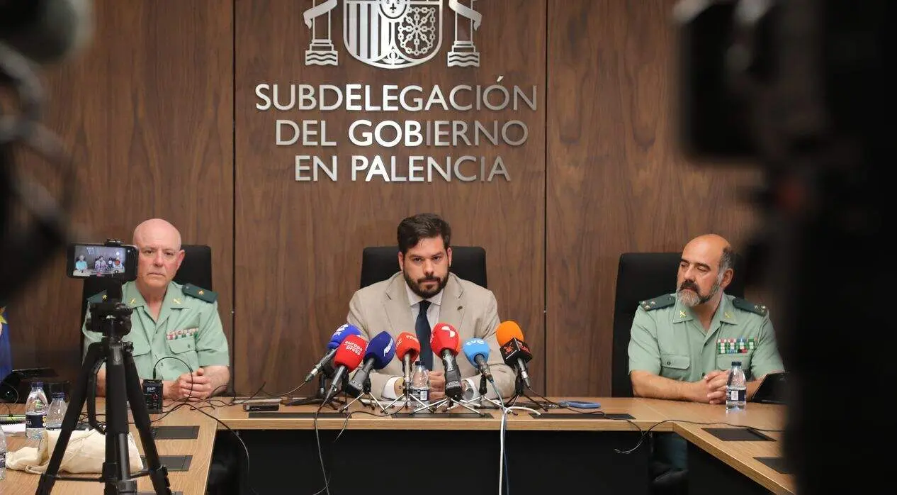 El subdelegado del Gobierno en Palencia, Eduardo Santiago, comparece junto a la Guardia Civil, tras el tr&aacute;gico suceso acontecido en el Embalse de Ba&ntilde;os de Cerrato, en el que han fallecido dos mujeres de 32 y 52 a&ntilde;os