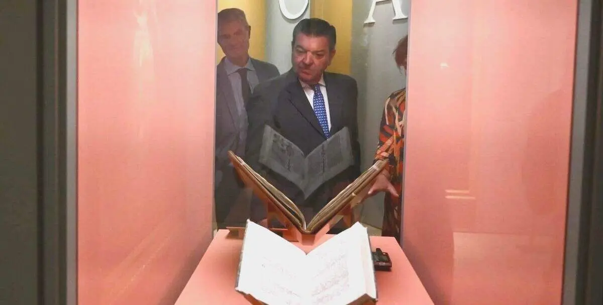 El consejero en funciones de la Presidencia, Luis Miguel Gonz&aacute;lez Gago, visita la exposici&oacute;n &lsquo;Reina Ella. Urraca I de Le&oacute;n (1109-1126)&rsquo;