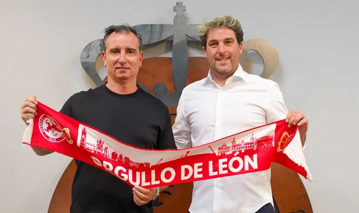 Jandro Castro junto al nuevo director deportivo, Asier Goiria, en una imagen facilitada por el propio club.
