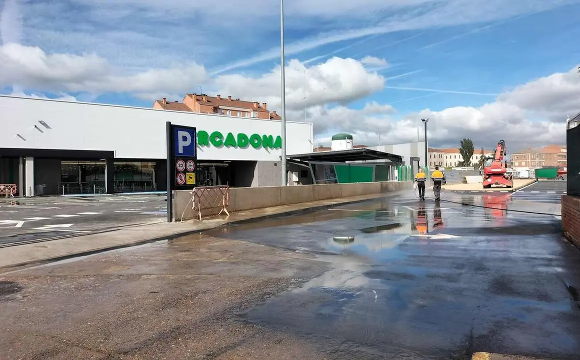 Imagen de las obras de Mercadona sobre la zona.