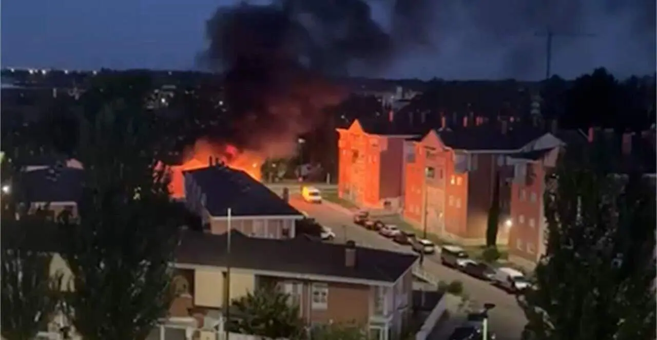 La explosi&oacute;n de una bombona de gas durante una barbacoa origina un impactante incendio en Valladolid, sin da&ntilde;os personales