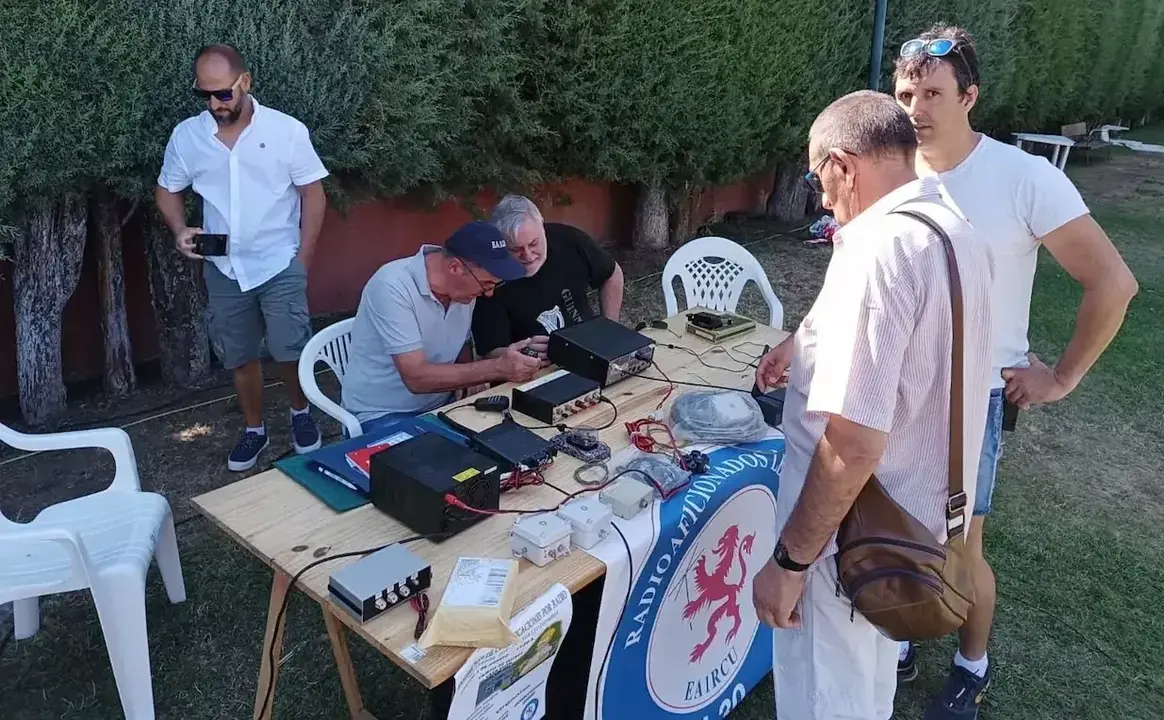 exhibicion-comunicaciones-radio-u-30-radioaficionados-leon