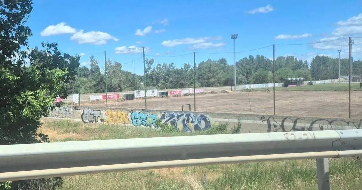 Campo 3 &aacute;rea deportiva de Puente Castro +