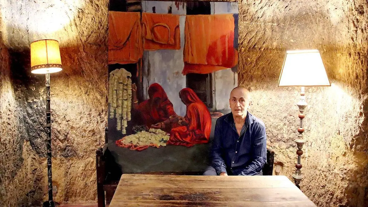 El pintor Ces&aacute;reo &Aacute;lvarez en su estudio de la Cueva del T&uacute;nel, Valdevimbre (Le&oacute;n)