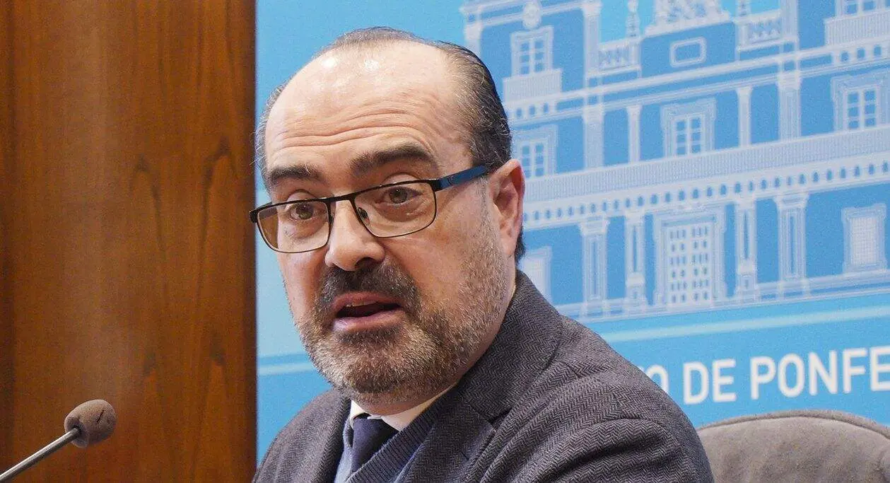 El alcalde de Ponferrada, Marco Morala (D), junto al concejal de Comercio, David Pacios (I), durante la presentaci&oacute;n de los Programas Mixtos de Formaci&oacute;n y Empleo