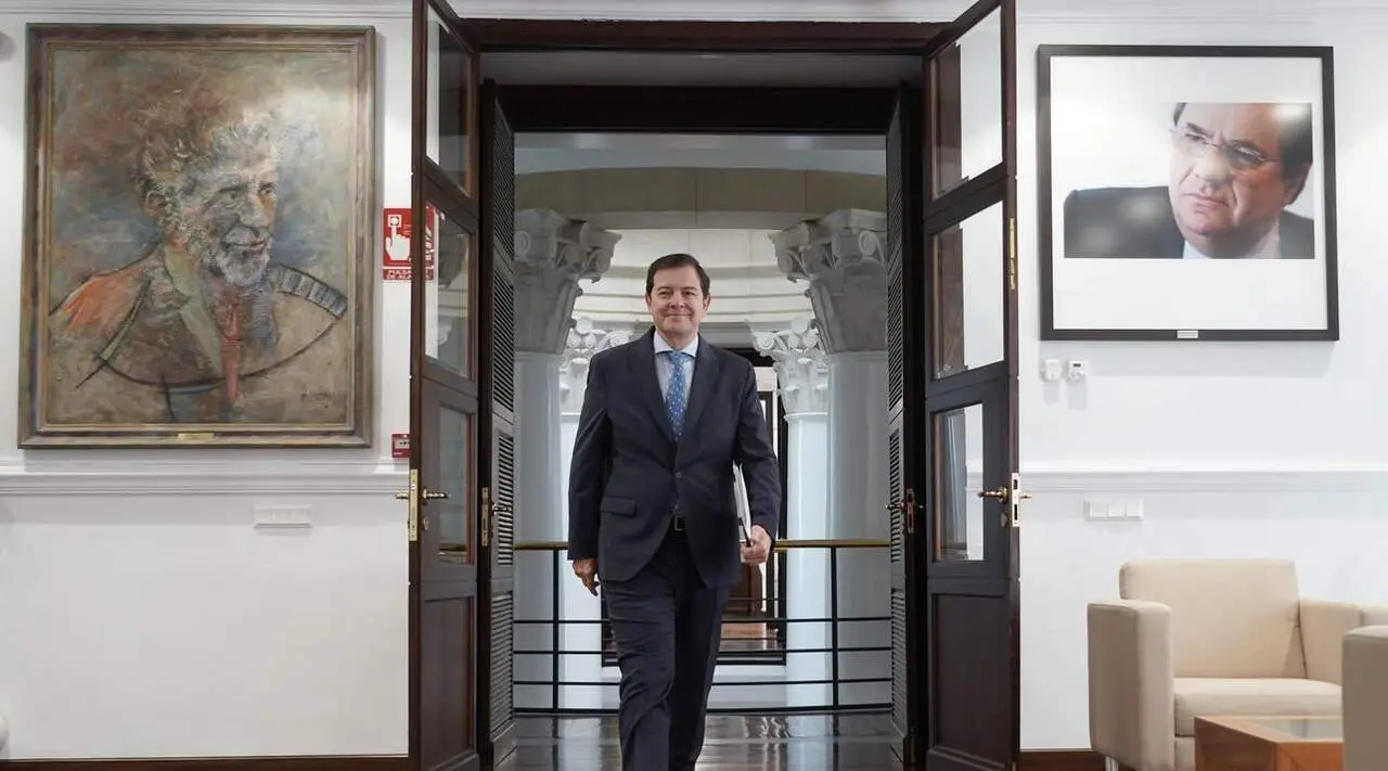 El presidente de la Junta de Castilla y Le&oacute;n, Alfonso Fern&aacute;ndez Ma&ntilde;ueco, comparece en rueda de prensa.