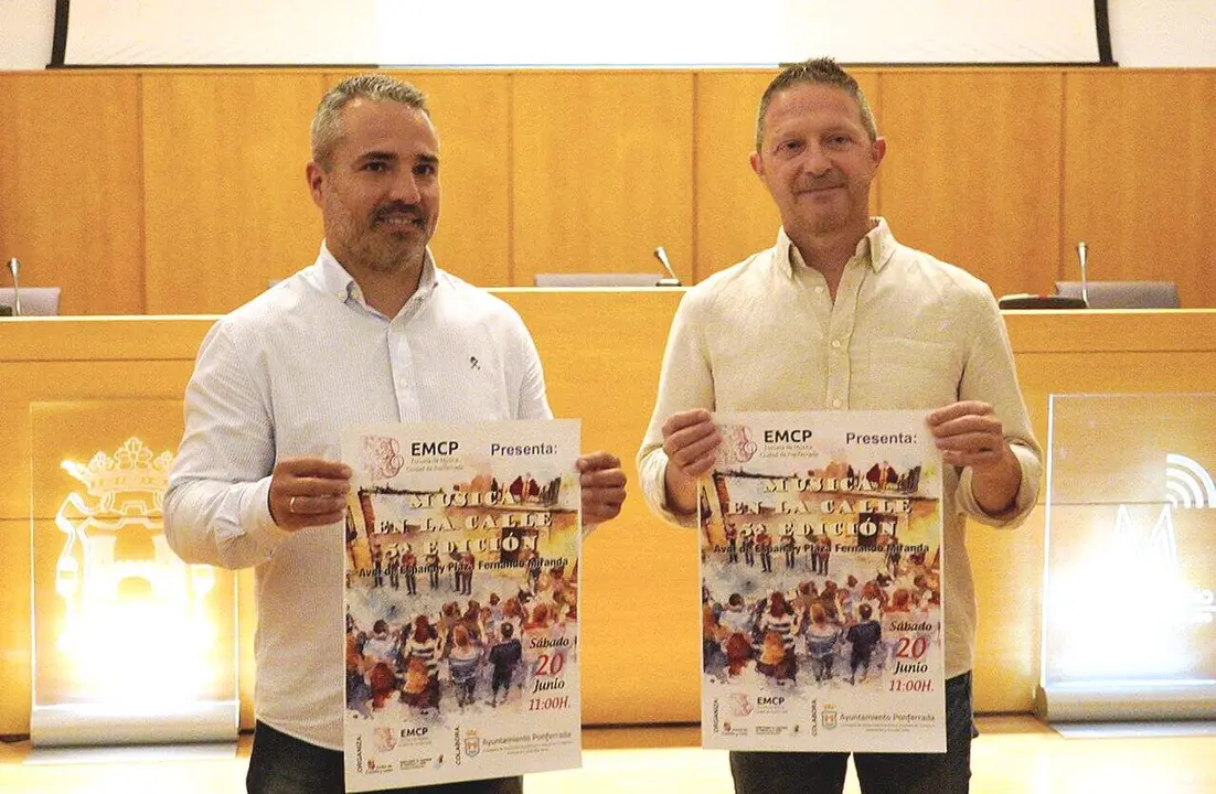 El concejal de Comercio del Ayuntamiento de Ponferrada, David Pacios, durante la presentaci&oacute;n de la V edici&oacute;n del programa 'M&uacute;sica en la calle'