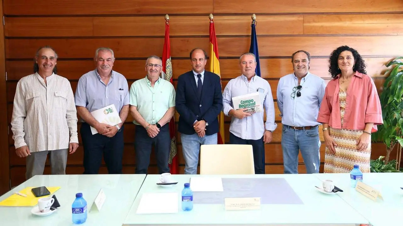 El consejero de Agricultura, Ganader&iacute;a, Medio Rural y Pol&iacute;tica Ambiental, Joaqu&iacute;n Antonio Pino, se re&uacute;ne con los representantes de las Organizaciones Profesionales Agrarias (OPAs) tras su nombramiento esta semana.