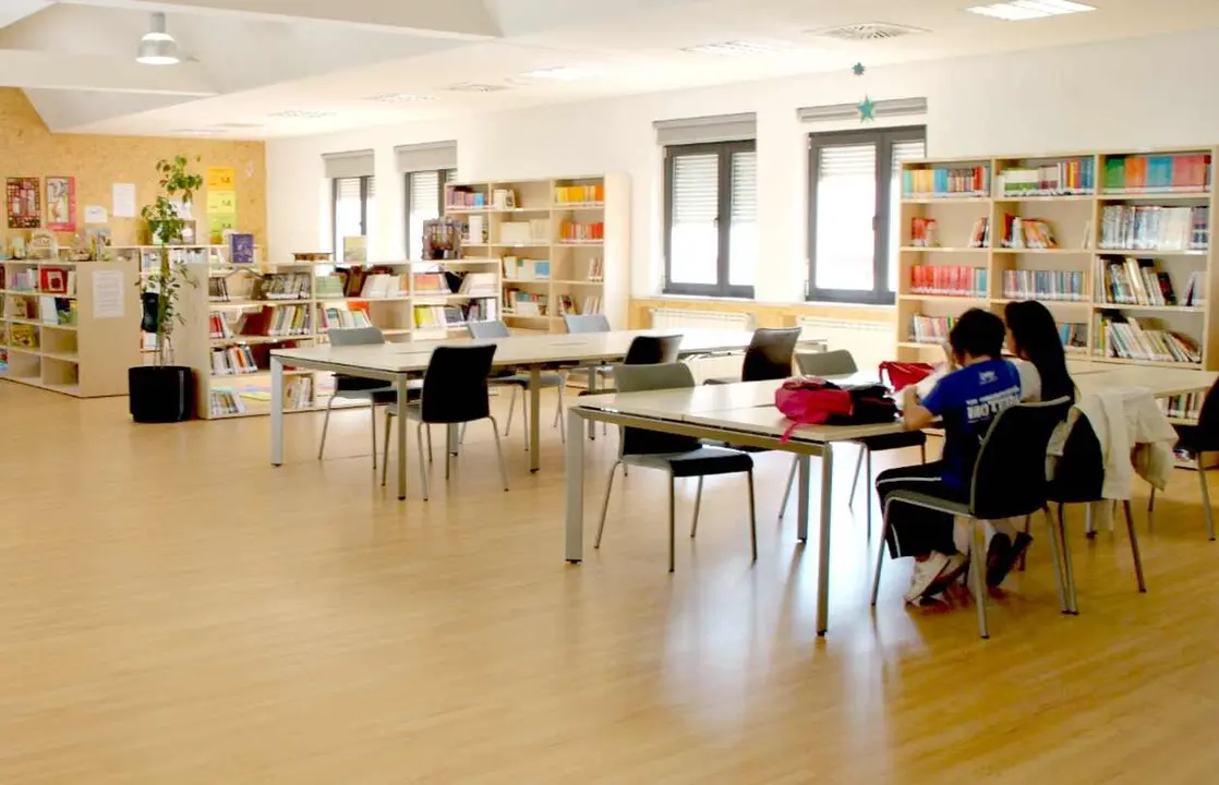 Imagen de la biblioteca de Santa Mar&iacute;a del P&aacute;ramo.