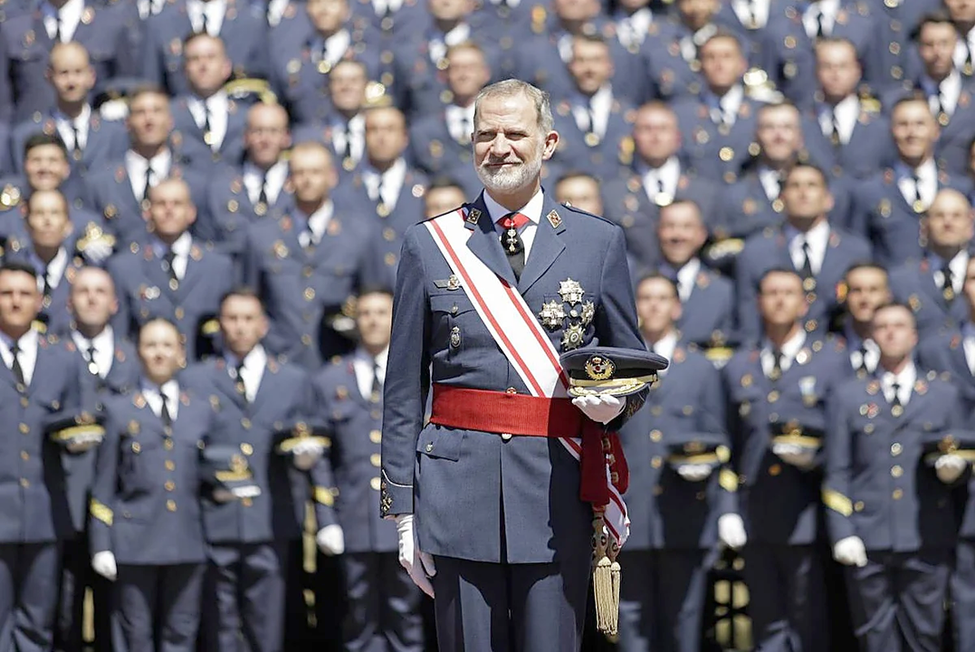 El rey de Espa&ntilde;a, Felipe VI, durante una entrega de despachos en la ABA.