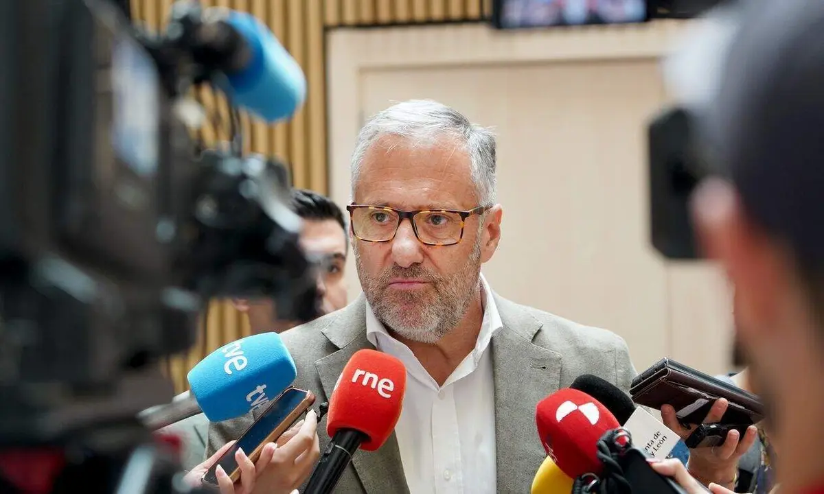 El vicepresidente primero y consejero de Desregulaci&oacute;n, Familia y Ayudas Sociales, Carlos Poll&aacute;n, informa de su reuni&oacute;n con C&aacute;ritas Castilla y Le&oacute;n y sobre otros temas de actualidad