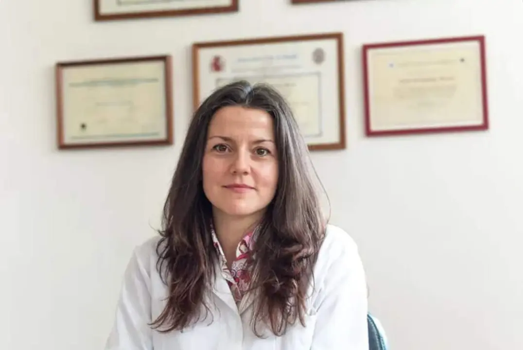 La logopeda leonesa Paula F. Marco en su consulta de Roa de la Vega.