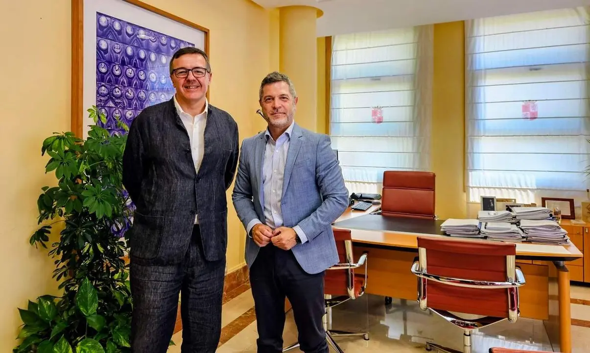 Ignacio Coll y Julio L&oacute;pez durante su reuni&oacute;n. Foto: CPCyL
