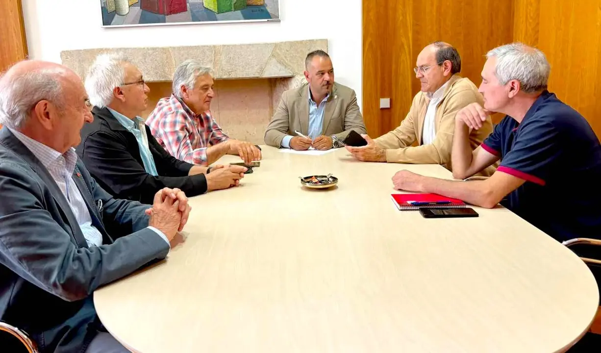 Imagen del encuentro mantenido en el denominado 'Foro del Manzanal'.