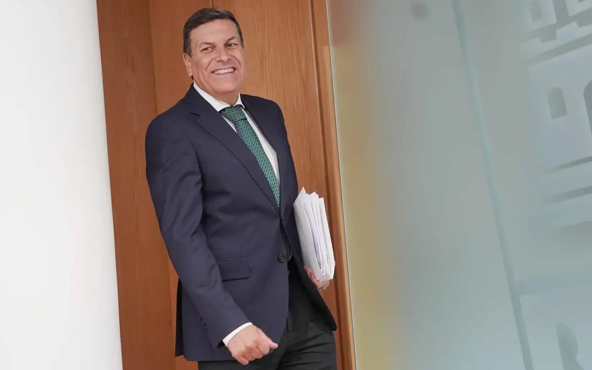 El consejero de Econom&iacute;a y Hacienda y portavoz, Carlos Fern&aacute;ndez Carriedo, comparece en rueda de prensa posterior al Consejo de Gobierno.