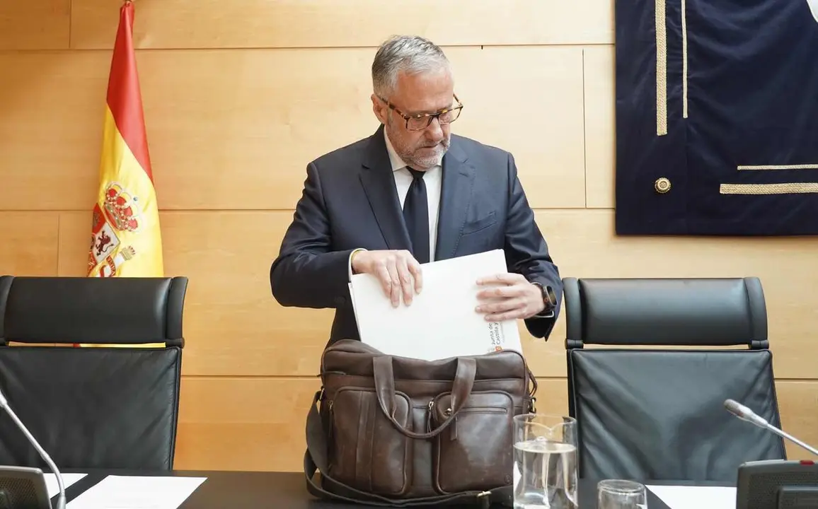 El vicepresidente de la Junta de Castilla y Le&oacute;n y consejero de Desregulaci&oacute;n, Familia y Ayudas Sociales, Carlos Poll&aacute;n, presenta el programa de actuaciones que desarrollar&aacute; por su departamento en la XII Legislatura.