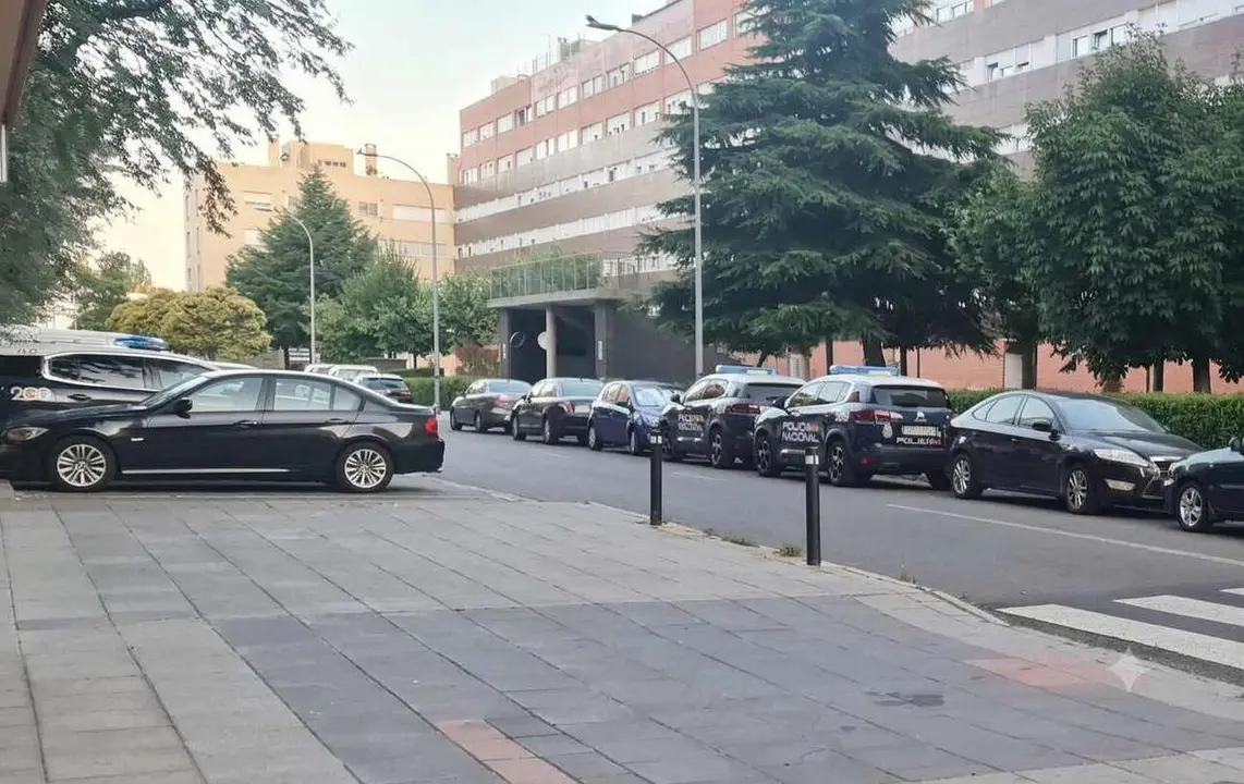 Patrullas de la Polic&iacute;a Nacional en el lugar del suceso.