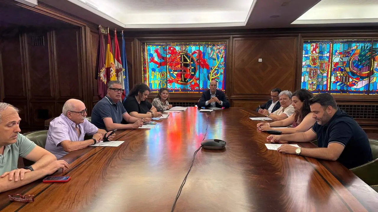La Junta de Gobierno Local del Ayuntamiento de Le&oacute;n reunida este viernes. Foto: Ayto. Le&oacute;n.