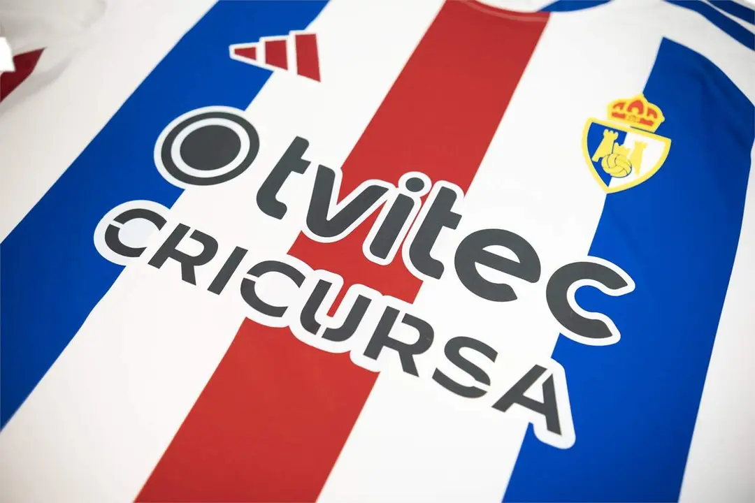 Nuevos colores en la camiseta y nuevas opciones de fidelizaci&oacute;n para el socio en la nueva temporada de la Ponferradina.