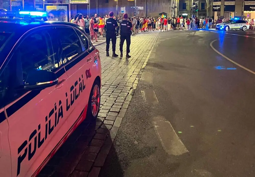 Efectivos de la Polic&iacute;a Local de Le&oacute;n, durante las labores de control y seguridad durante la celebraci&oacute;n del Mundial.