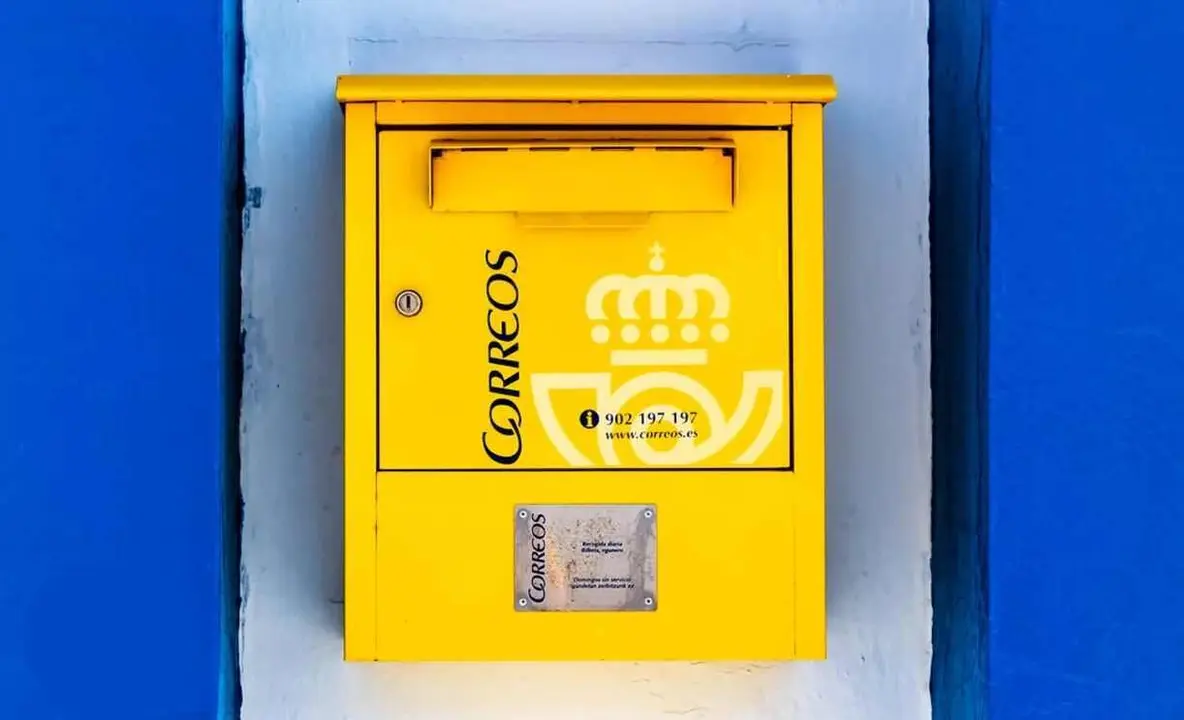 Imagen de un buz&oacute;n de Correos.