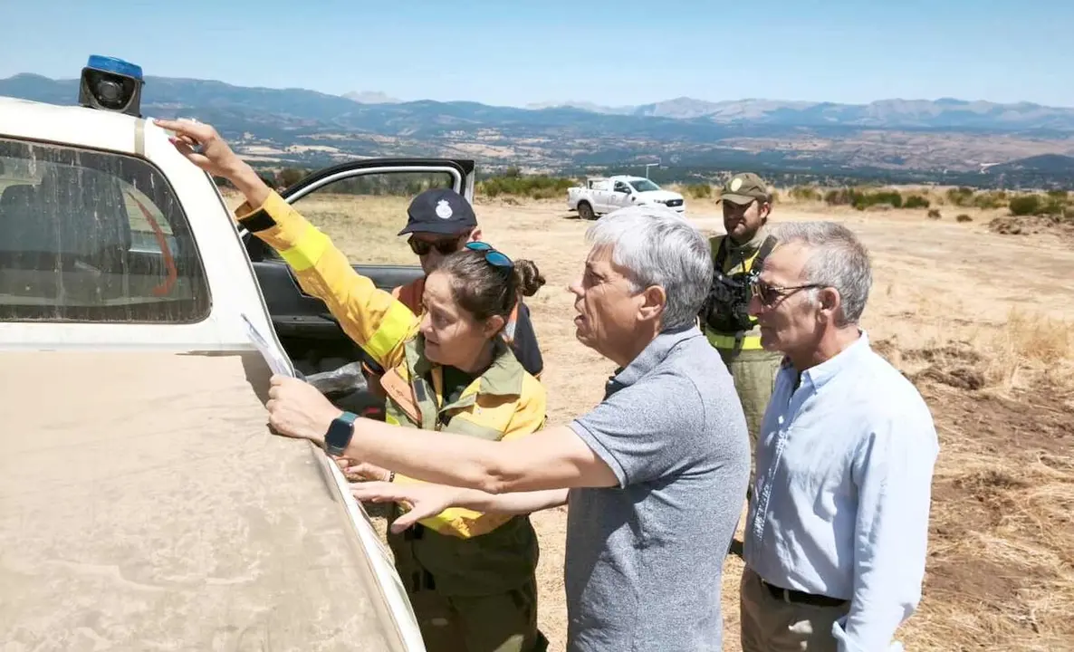 El delegado de la Junta, Eduardo Diego, durante la visita a la zona este lunes.