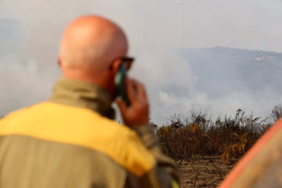 Incendio forestal de Murias de Ponjos (Le&oacute;n), en el que la Guardia Civil ha desalojado a 36 personas de Andarraso, Rosales y Folloso