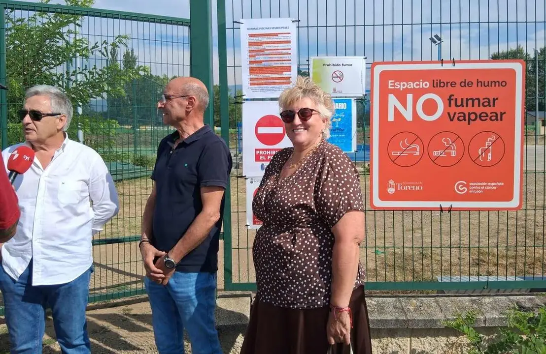 Un instante de la inauguraci&oacute;n del espacio libre de humo.