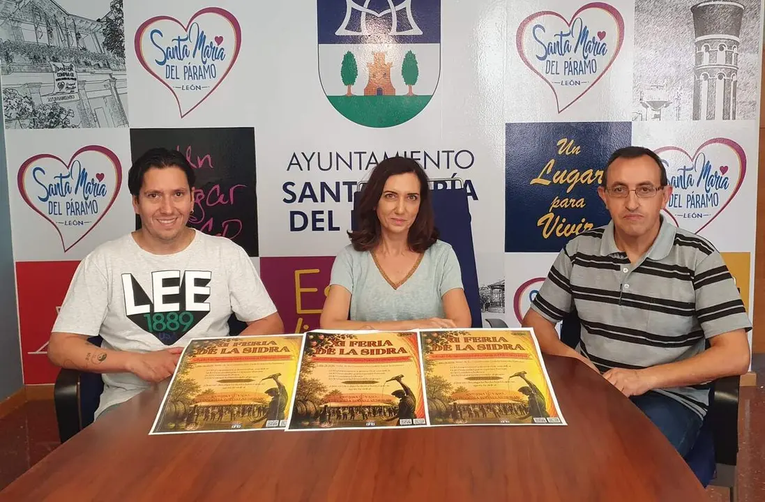 La alcaldesa de Santa Mar&iacute;a del P&aacute;ramo, Alicia Gallego, en la presentaci&oacute;n de la Feria de la Sidra.