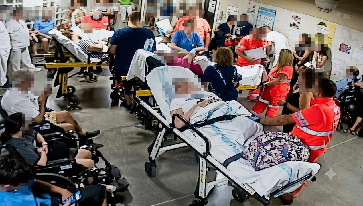 Imagen de la situaci&oacute;n de colapso en el triaje de Urgencias del Hospital de Le&oacute;n.