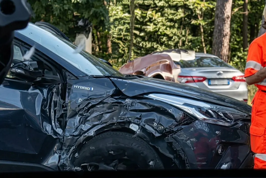 Imagen de los da&ntilde;os en el veh&iacute;culo tras el accidente. Foto: Isaac Llamazares