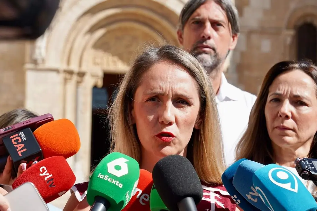 La vicesecretaria nacional de Coordinaci&oacute;n Sectorial del Partido Popular, Alma Ezcurra, visita la ciudad de Le&oacute;n acompa&ntilde;ada por el senador Jorge Garc&iacute;a Vega, la procuradora Mar&iacute;a Jos&eacute; &Aacute;lvarez y la concejala del Ayuntamiento de Le&oacute;n Ana Franco