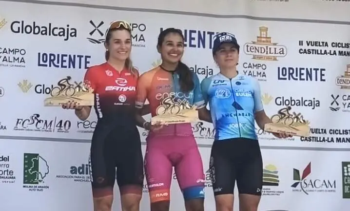 Natalia Vasquez firma una gran victoria para el Eneicat en la II Vuelta Ciclista Castilla-La Mancha.