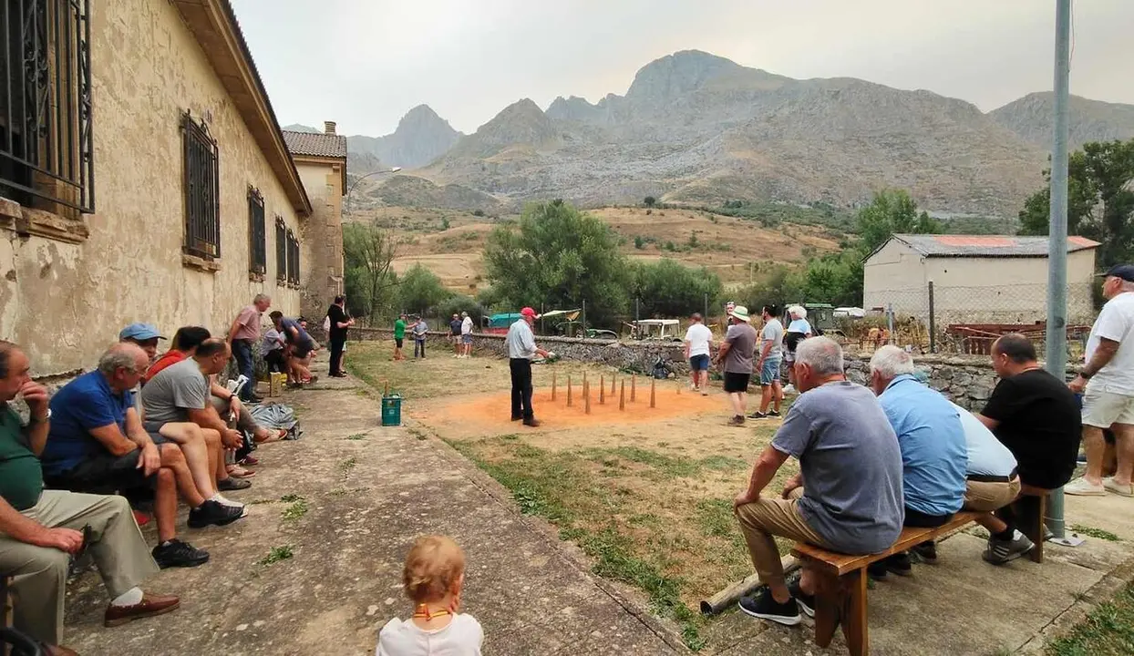 Pocos entornos ofrecen la posibilidad de jugar a los bolos en un escenario &uacute;nico como Mara&ntilde;a.