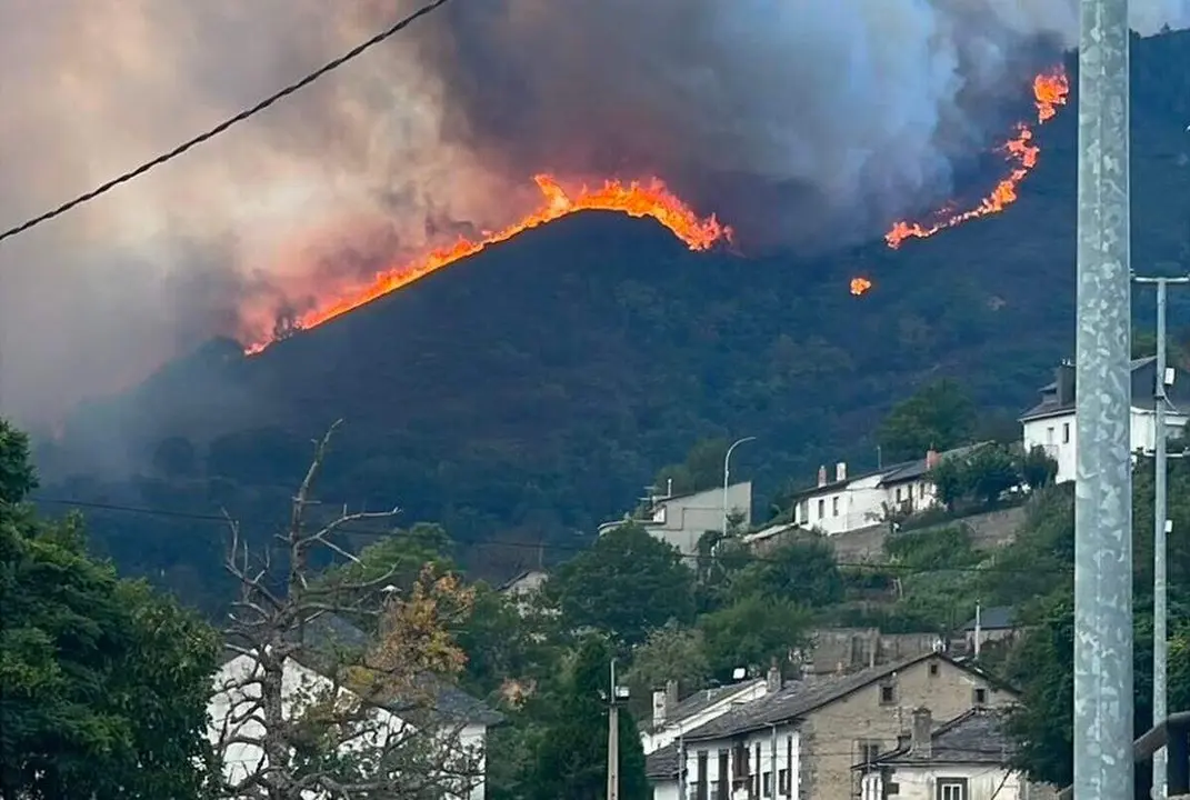 Incendio en Caboalles de Abajo. Foto: Atbrif.