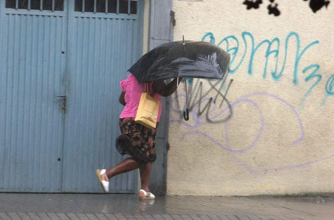 Una fuerte tormenta descarga en Ponferrada (Le&oacute;n), causando problemas de tr&aacute;fico e inundaciones