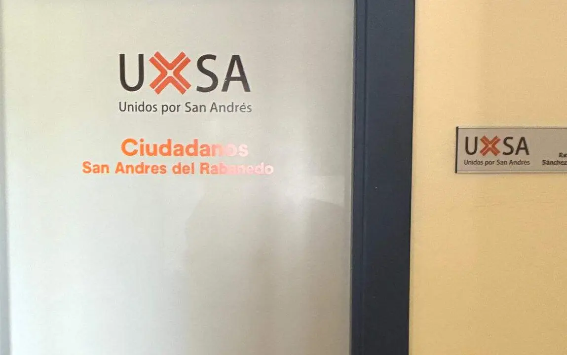 iMAGEN DE LA PUERTA DEL DESPACHO DE UXSA