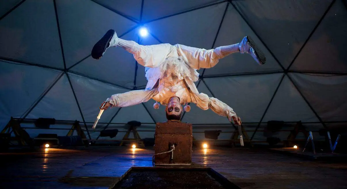 Teatro, Duelo, Jean Philipe Kikola, circo