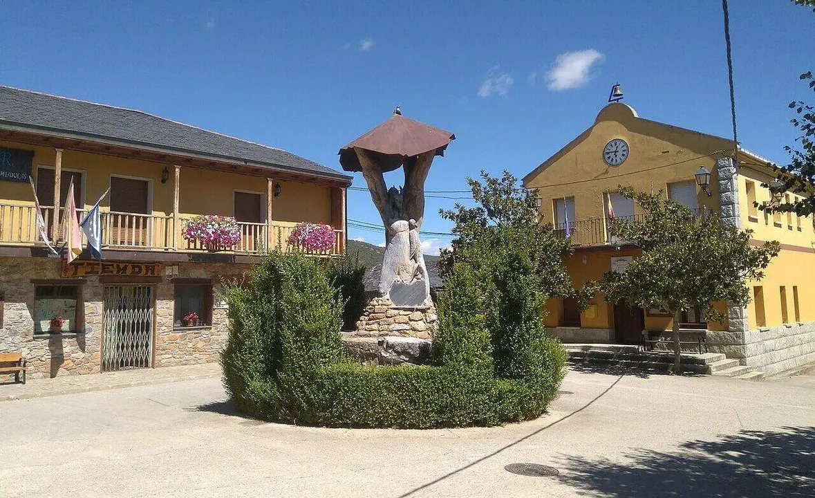 Plaza del Ayuntamiento de Borrenes