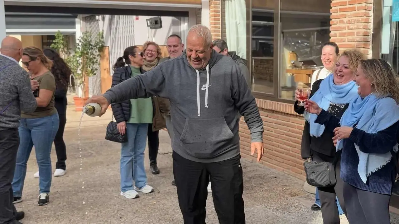 Jos&eacute; Charro, de 62 a&ntilde;os y nacido en el municipio leon&eacute;s de Quintana del Marco, sali&oacute; en todas las televisiones del pa&iacute;s las pasadas navidades, ya que reparti&oacute; en su establecimiento el Gordo del sorteo extraordinario de la Loter&iacute;a de Navidad.
