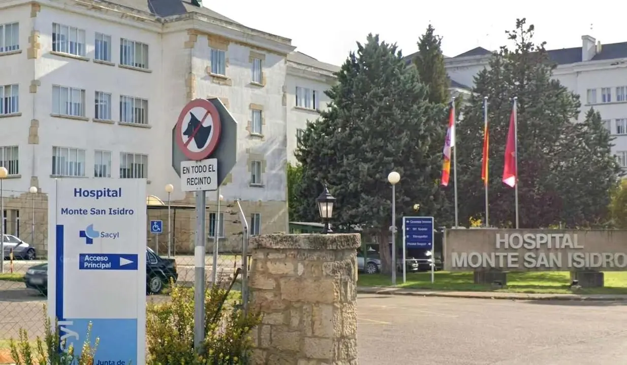 Imagen del acceso principal al Hospital Monte San Isidro.
