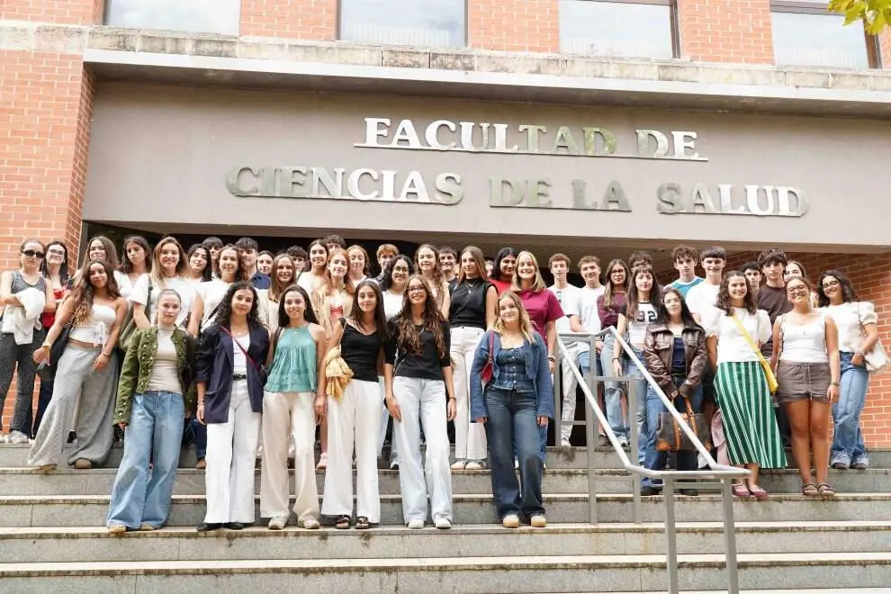 Imagen de la primera promoci&oacute;n de Medicina que inicia el curso docente.
