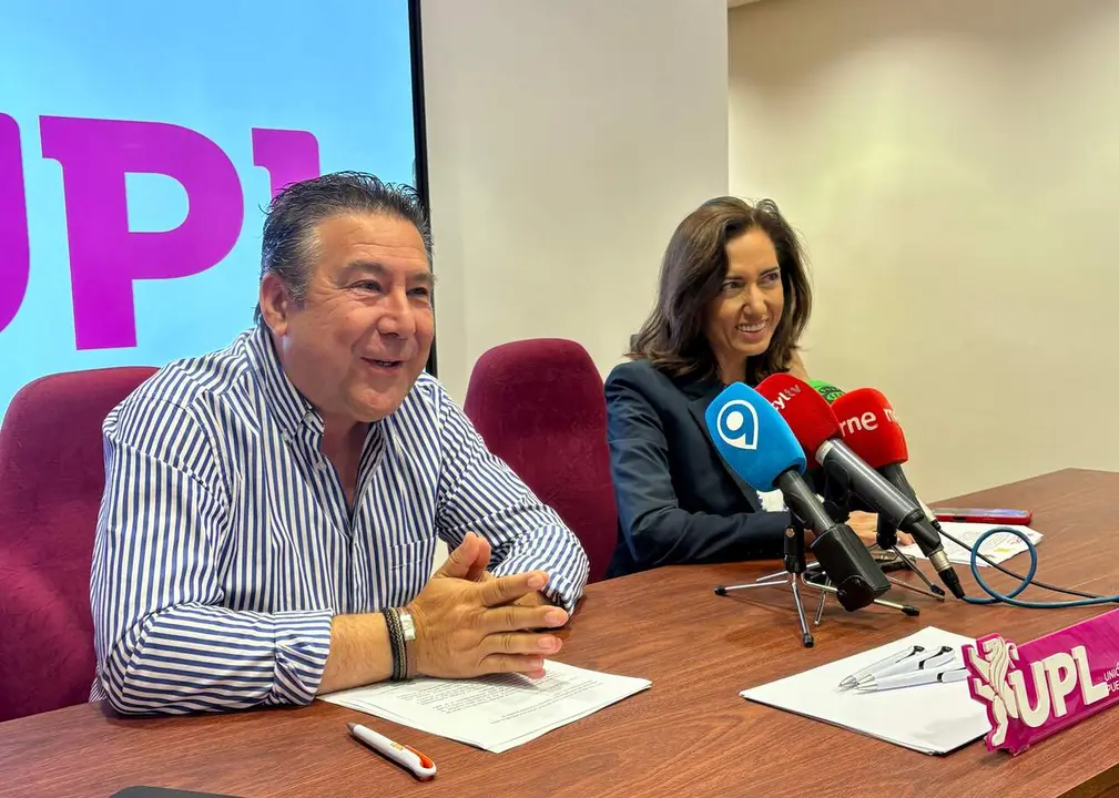 La secretaria general de UPL, Alicia Gallego, y el procurador, Luis Mariano Santos, este mi&eacute;rcoles.