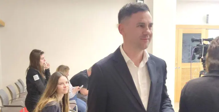 Javier Cendón, en la sede del PSOE.