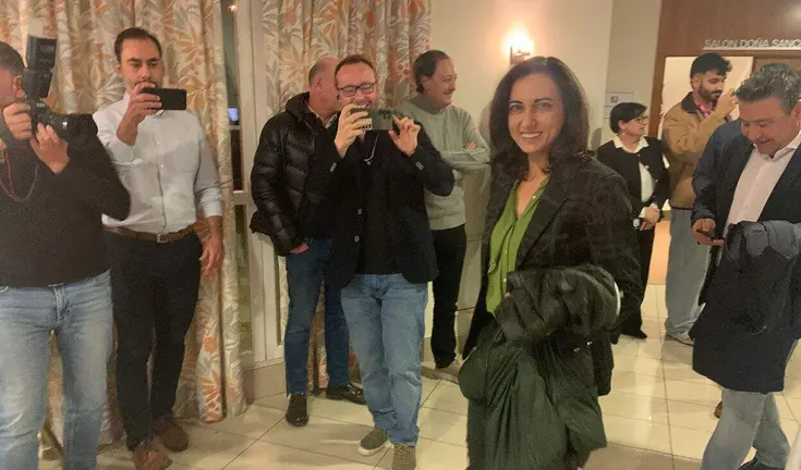 La candidata de la Unión del Pueblo Leonés, Alicia Gallego a su llegada al Hotel Infantas